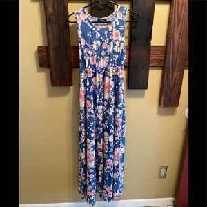 Stretchy dress with pockets